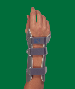 Orteza de incheietura mainii mana din material plastic fixa